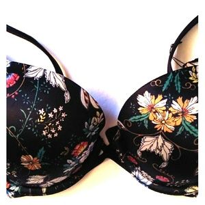 Victoria's Secret Very Sexy Pushup Bra NWT